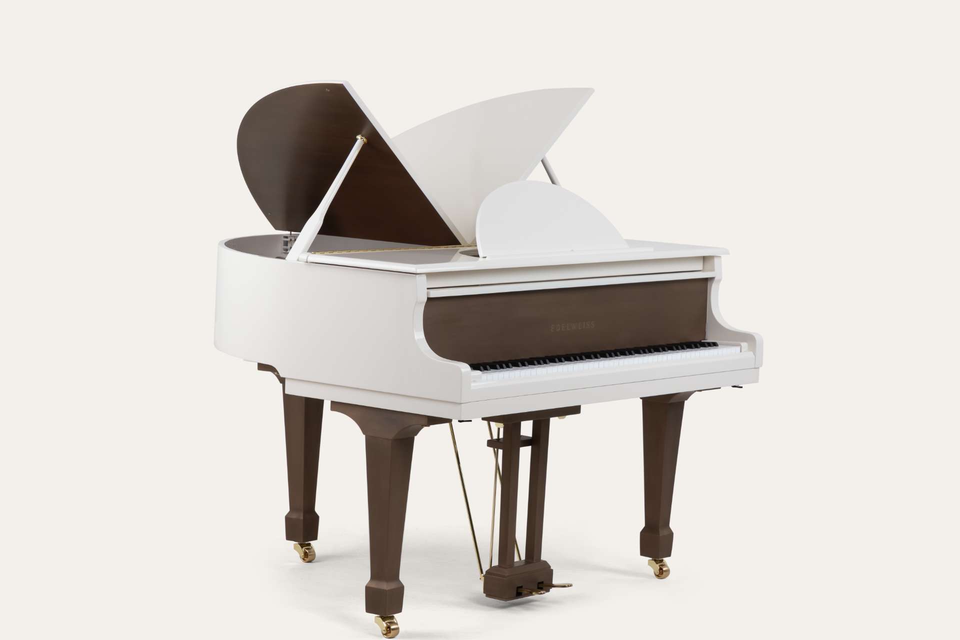 Classic Sygnet with liquid metal legs lid and keyfall(6)