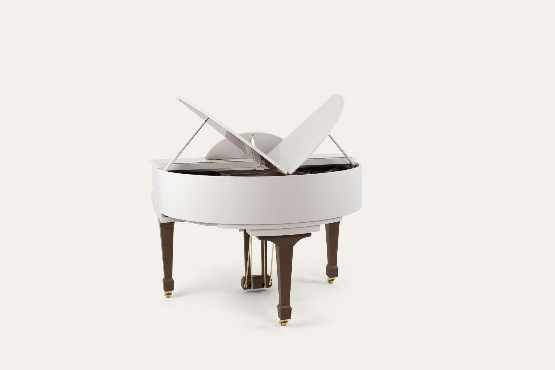 Classic Sygnet with liquid metal legs lid and keyfall (1)