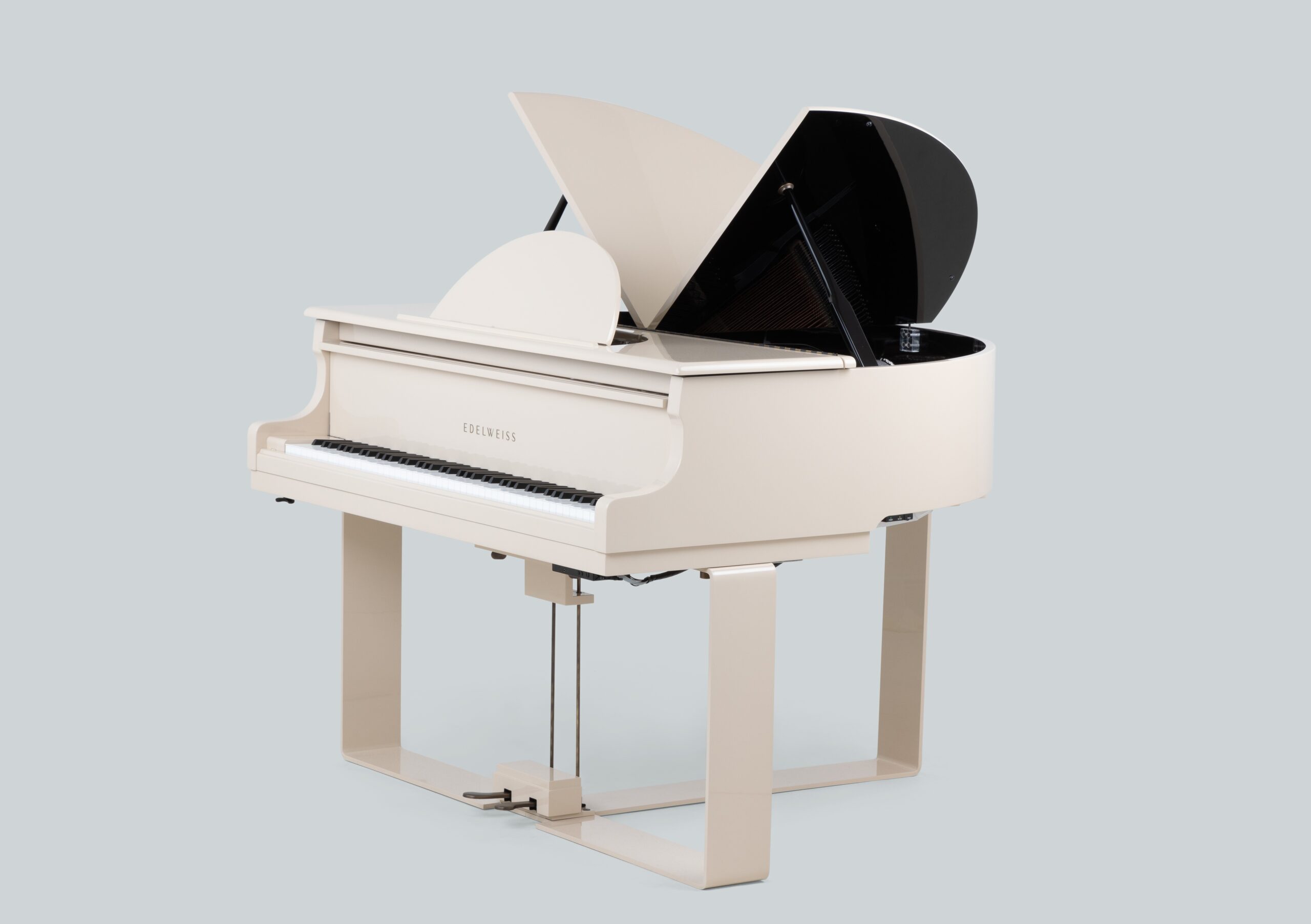 Classic Sygnet With Deco Leg