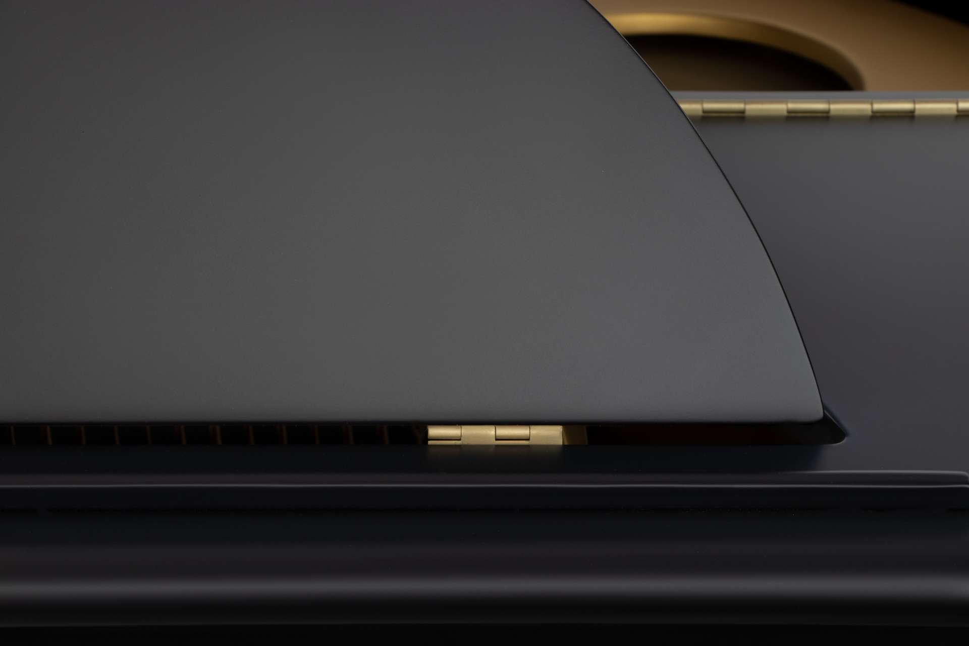 Classic Sygnet in Matt Black Finish(3)