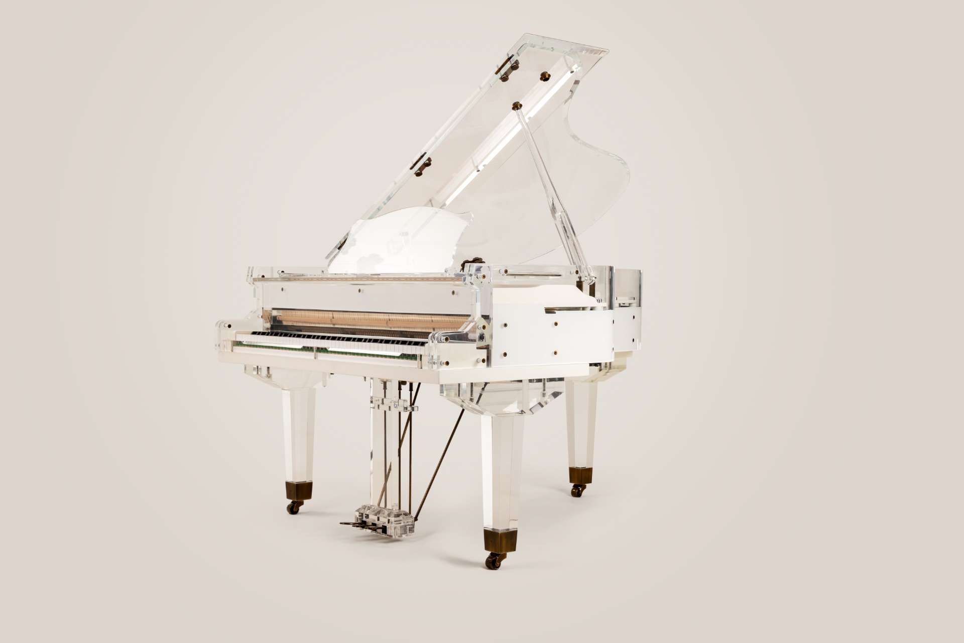 Transparent Flugel