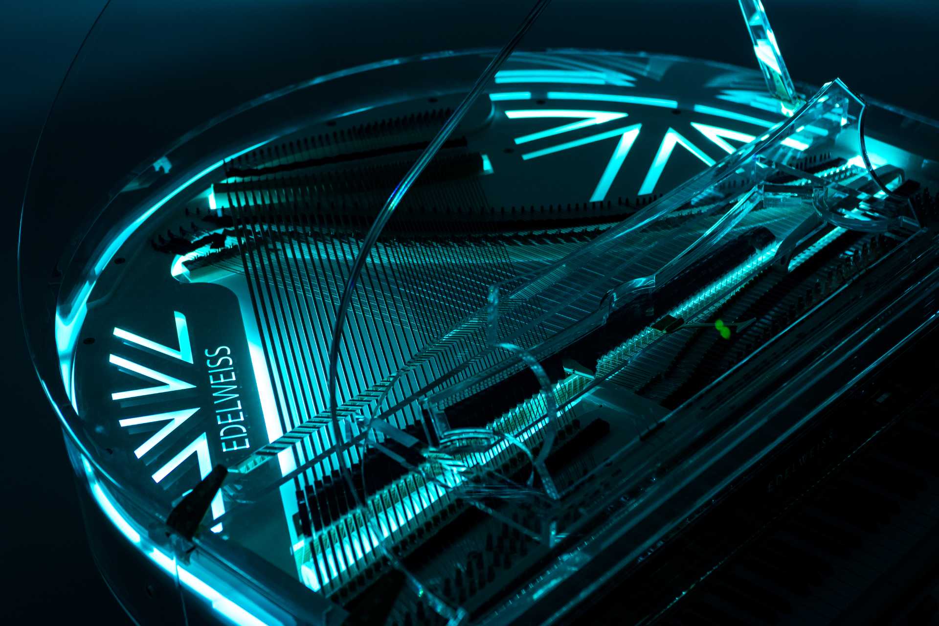 Transparent S132 with colour changing lights (2)