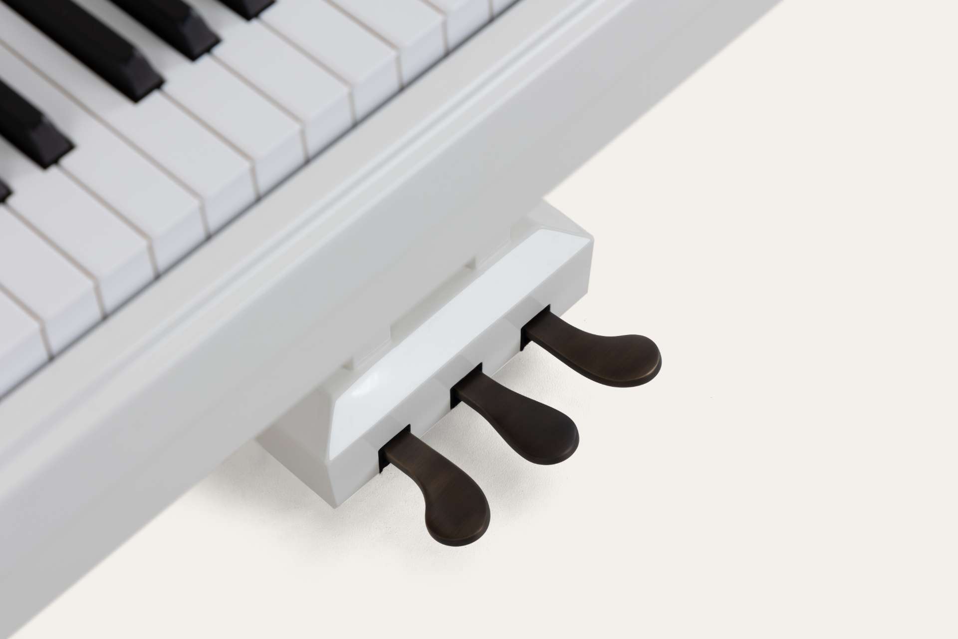 Classic Flugel In White(5)