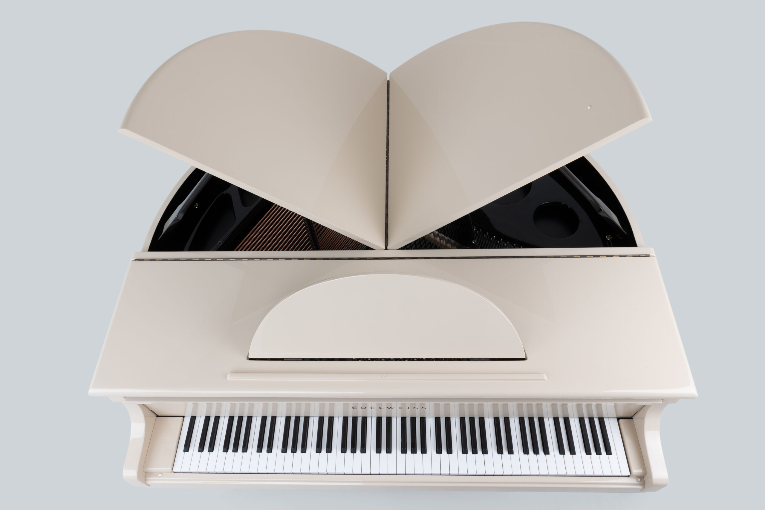 Classic Sygnet With Deco Leg (1)