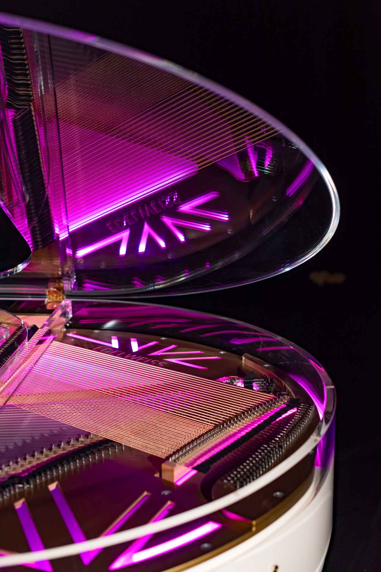 Transparent S132 with colour changing lights (9)