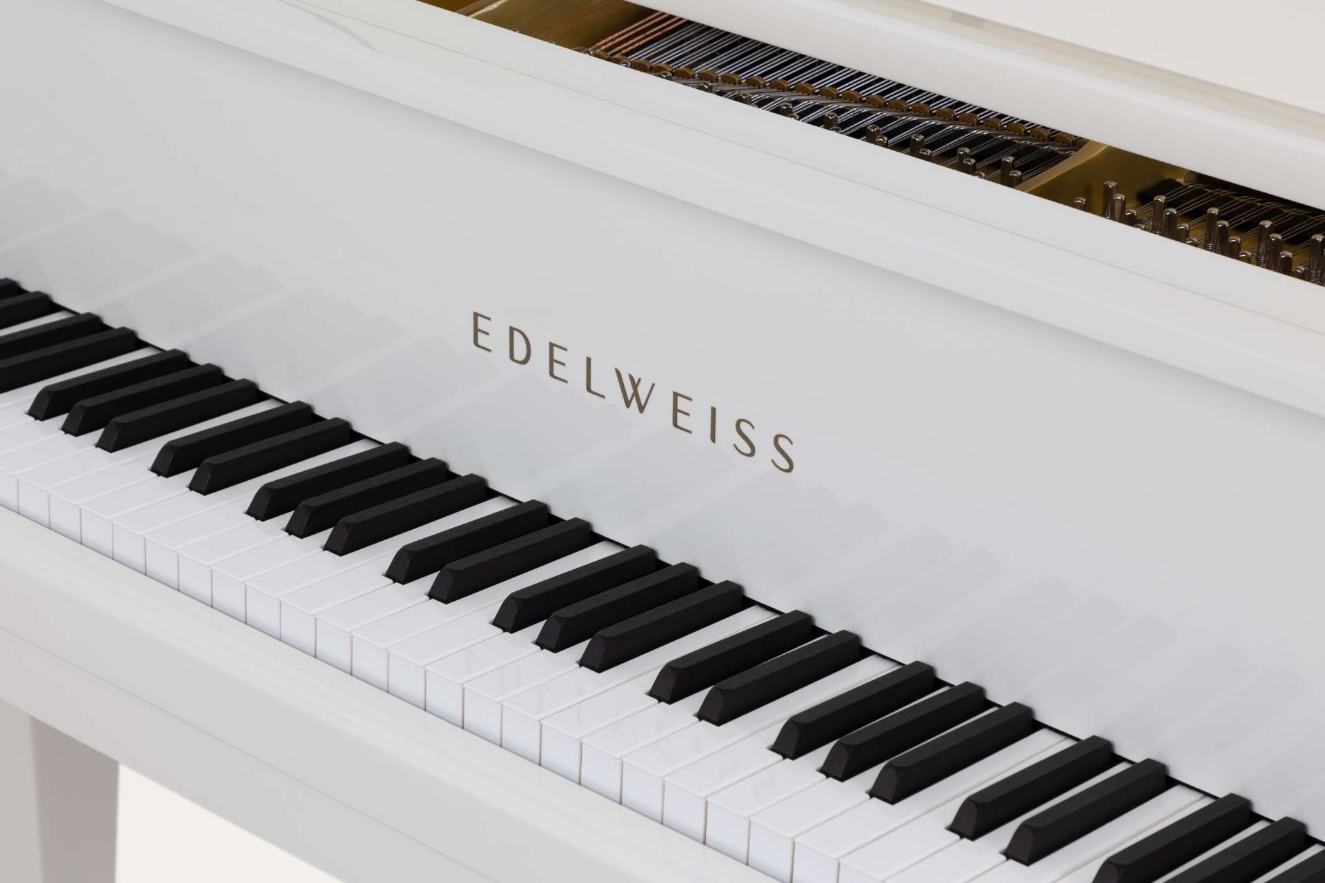 Classic Flugel In White(9)
