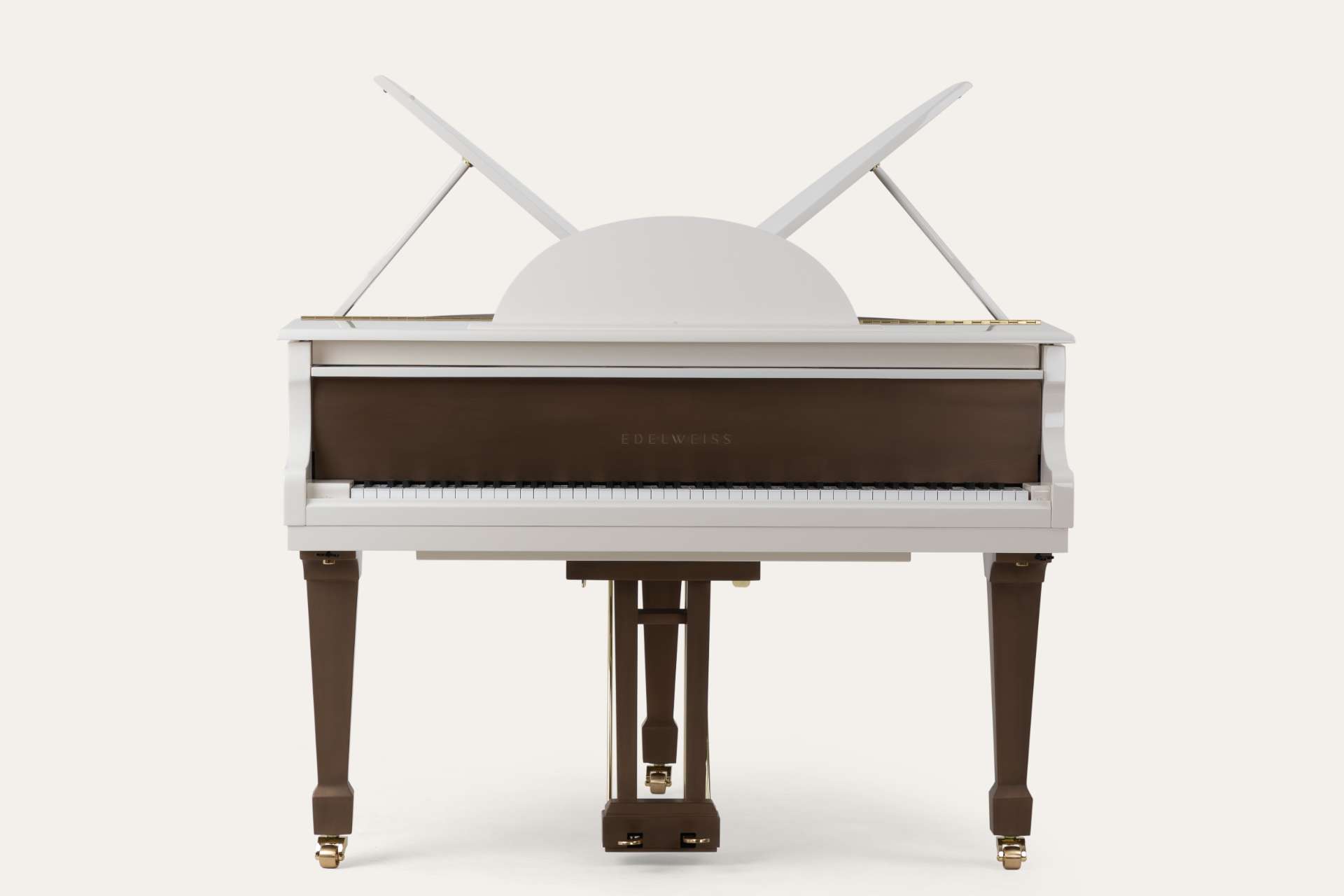 Classic Sygnet with liquid metal legs lid and keyfall(7)